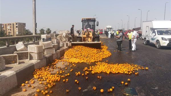 انقلاب سيارة محملة