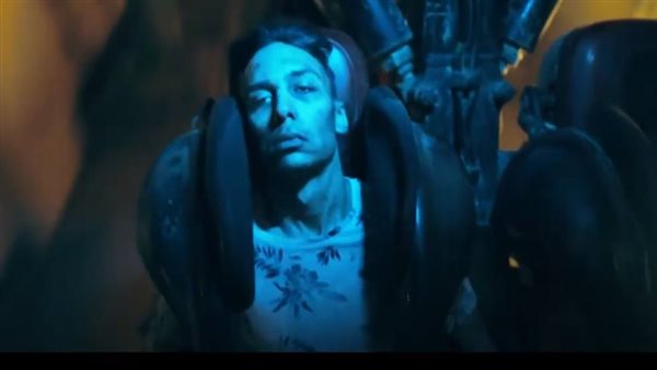 مشهد من حملة أنت