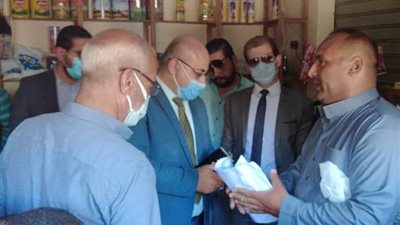 غير مُرخصة ومخالفة للصحة.. تحرير 54 محضرًا لمحال تجارية في المنيا