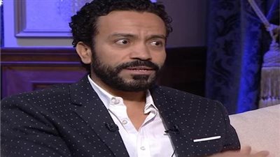 الموت يفجع سامح حسين في زوج خالته لحظة أذان المغرب