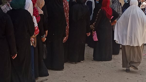 زحام أمام مكاتب البريد