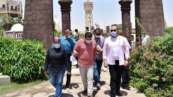 محافظ أسوان في جولة