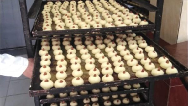 إنتاج كعك العيد بمدارس