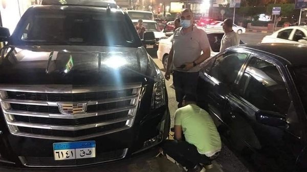 كلبشة سيارة الفنان