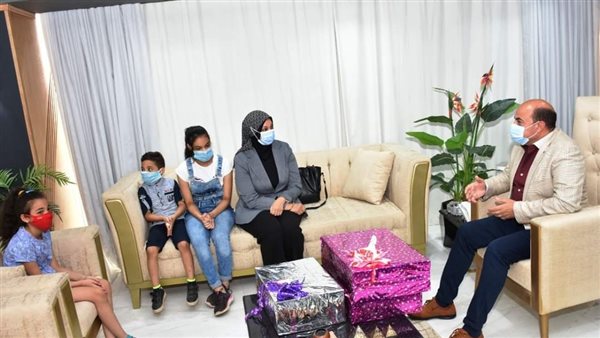 محافظ أسوان يستقبل