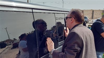 وسط حضور العشرات.. وصول جثمان مدحت فقوسة إلى مسجد الكبير المتعال ببورسعيد (صور) 