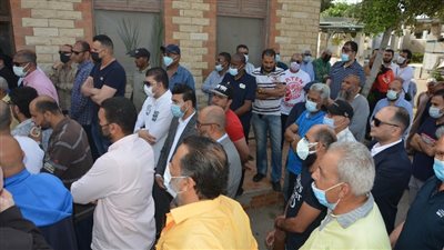 لاعبو المصري القدامى يشاركون في جنازة الكابتن مدحت فقوسة ببورسعيد (صور) 