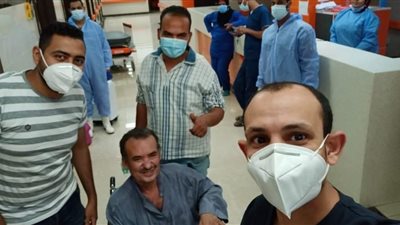 مكث شهرًا على جهاز التنفس.. تعافي خمسيني من كورونا في مستشفى العزل بالأقصر