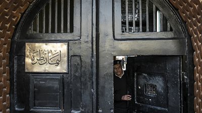 مصدر أمني يكشف حقيقة إضراب عدد من نزلاء سجن طرة عن الطعام