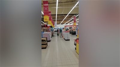 كارفور المعادي يخالف قرارات الحكومة بشأن مواعيد الغلق لمواجهة أزمة كورونا (فيديو)