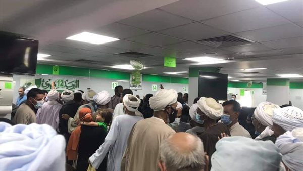 زحام مكتب بريد قنا