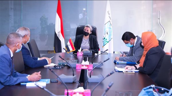 وزيرة البيئة تلتقي