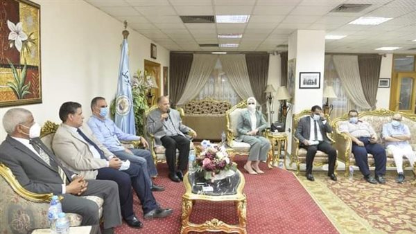 محافظ أسيوط يلتقي