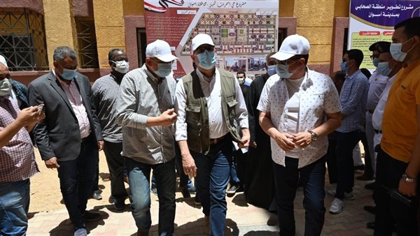 وزير الإسكان ومحافظ