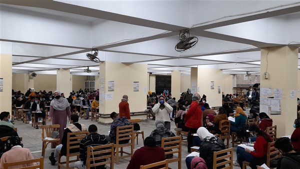 امتحانات داخل جامعة