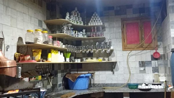 غلق وتشميع مقهى