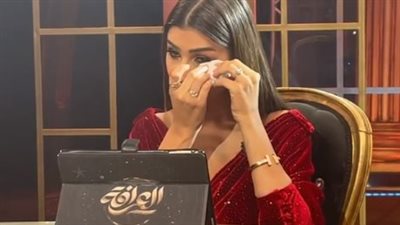 مي عمر تبكي في كواليس “العرافة”.. والسبب عمرو عرفة (فيديو)