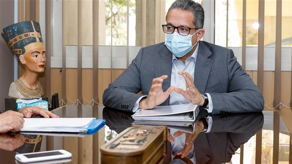 وزير السياحة والآثار