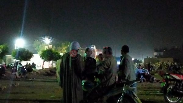 جانب من انتظار الأهالي