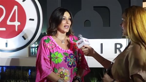 إنجي المقدم لكاميرا