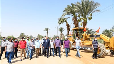 رصف طريق الرنان الغربي بقنا بتكلفة 14 مليون جنيه وتشكيل لجنة فنية لاستلامه