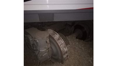 ننشر الصور الأولى لحادث خروج قطار الصعيد الروسي عن مساره بكفر عمار بالجيزة