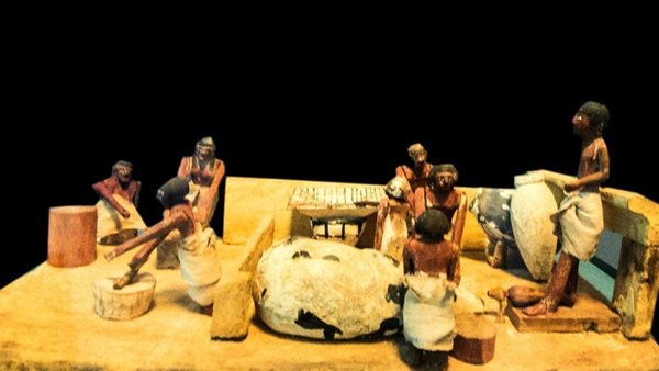 مجموعة من العمال