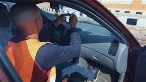 ملصق الالكتروني 