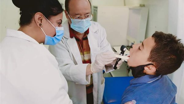 الكشف الطبي على أهالي