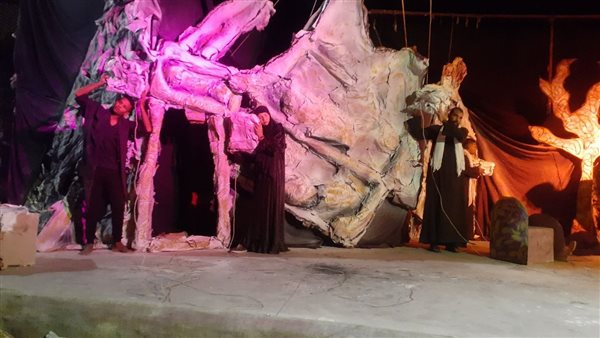 جانب من المسرحية