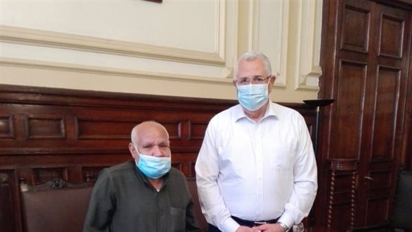 وزير الزراعة مع عم