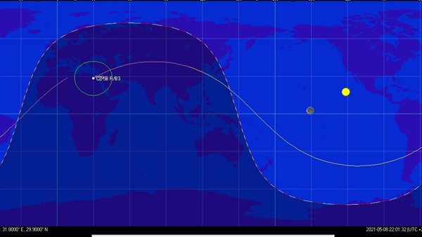 الصاروخ الصينى يمر