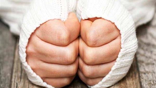 برودة اليدين 