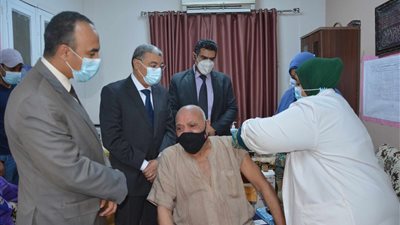 محافظ المنيا: لدينا 6 مراكز تطعيم لقاح كورونا وجارٍ تجهيز 10 آخرين