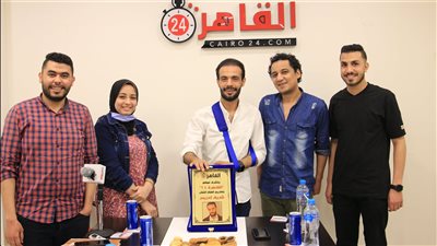 شريف إدريس يحتفل بنجاحه في 