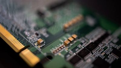  أزمة عالمية في الرقائق الإلكترونية والسيارات الأكثر تضررا