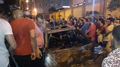 نيابة الإسكندرية تنتدب الأدلة الجنائية لمعاينة موقع حريق معرض سيارات