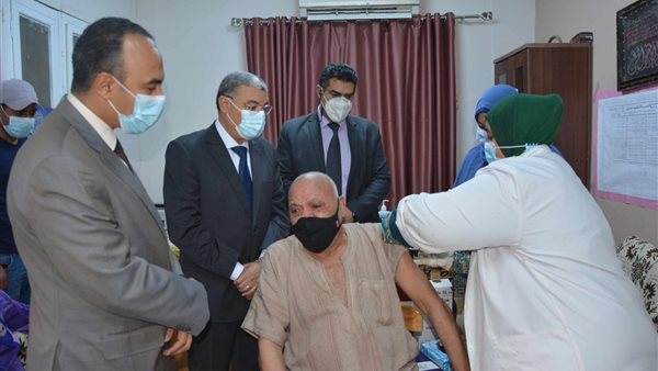 تطعيم كبار السن بلقاح