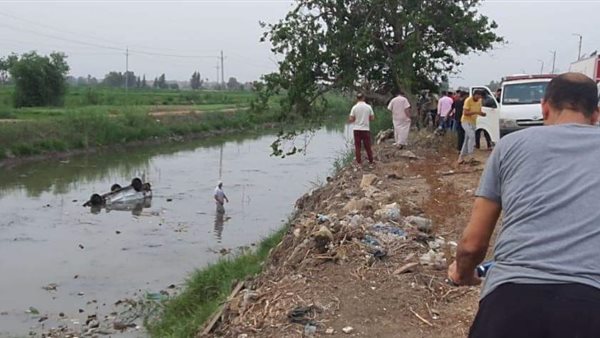 سقوط سيارة ملاكى