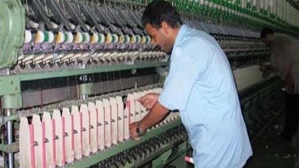 عامل للغزل والنسيج-أرشيفية