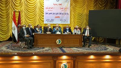 رئيس جامعة الفيوم يُعلن الفائزين في برنامج المنح الدراسية لطلاب مرحلتي الماجستير والدكتوراة