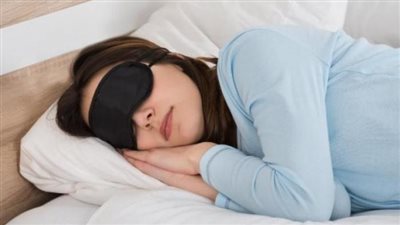 النوم في وجود إضاءة يزيد من وزن الجسم (دراسة)