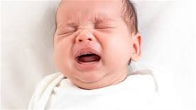 أهمها البكاء المستمر و لعق فمه وشفاهه باستمرار.. تعرفِ على علامات الجوع عند الأطفال