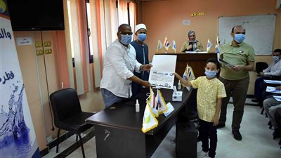 مياه سوهاج تكرم العاملين وأبنائهم من حفظة القرآن الكريم     