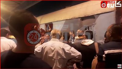 مشادات واشتباكات بين مواطنين على رصيف محطة رمسيس