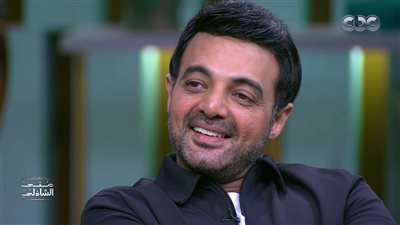 عمرو محمود ياسين يدافع عن محمد صلاح بعد تصريحه عن الخمور