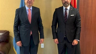  السفير محمد إدريس يناقش مع نظيره الليبي طرق تعزيز استقرار ليبيا في المرحلة الانتقالية 