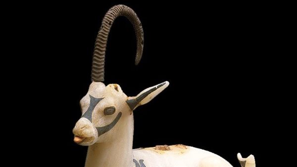 إناء على هيئة وعل