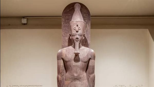  تمثال للملك أمنحتب