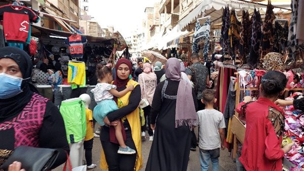 زحام في أسواق الملابس